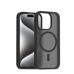 Fe'nomenal iPhone 15 Pro ColorShield Backcover met MagSafe - Zwart, hoesje op het toestel