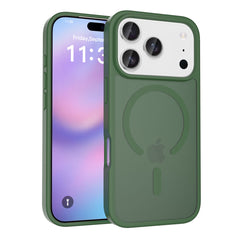 Fe'nomenal iPhone 17 Pro ColorShield Backcover met MagSafe - Groen, hoesje op het toestel